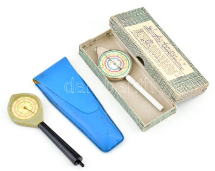 2 db Térkép léptékmérő, 6 és 8 féle mértékkel, tokban és dobozban, kopásokkal, h: 10 cm