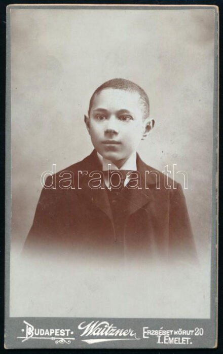 1905 Fiú portréja, keményhátú fotó Waitzner budapesti műterméből, 10,5×6,5 cm