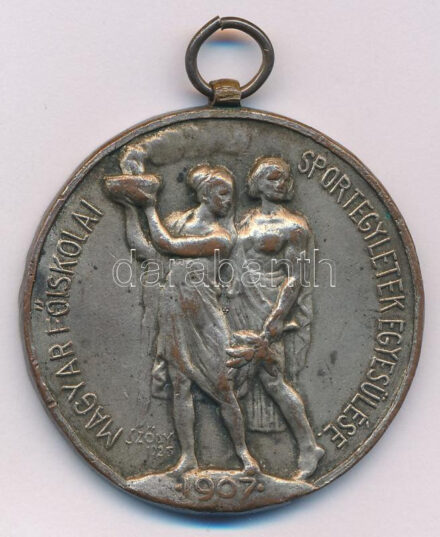 Sződy Szilárd (1878-1939) 1925. 'Magyar Főiskolai Sportegyletek Egyesülése - 1907 / Bajnoki érem' ezüstözött bronz díjérem, 'LUDVIG' gyártói jelzéssel, hátoldalán 'JUN. MAGAS I 1934/35' gravírozással (40,5mm) T:XF