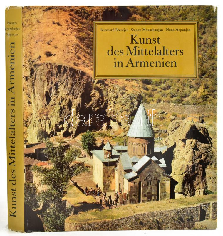 Burchard Brentjes - Stepan Mnzakanjan - Nona Stepanjan: Kunst des Mittelalters in Armenien. Berlin,1981.,Union Verlag. Német nyelven. Gazdag képanyaggal illusztrált. Kiadói egészvászon-kötés, kiadói papír védőborítóban.