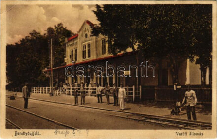 1926 Berettyóújfalu, vasútállomás. Kéry Imre kiadása (EK) + 'Biharkeresztes-Budapest 15' vasúti mozgóposta