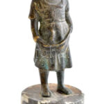 Jelzés nélkül: Kislány. Bronz, kőtalpon, kopott, m: 19 cm