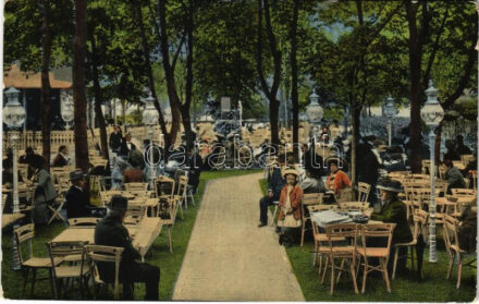 Budapest I. Forgó Károly-féle Várkerti Kioszk, kerthelyiség vendégekkel és pincérekkel - Naponta katona zene