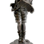 Demétre Haralamb Chiparus (utánöntés) román Art Deco szobrász: Harmonikás gyerek. Bronz, kőtalpon, Jelzett, m: 24 cm