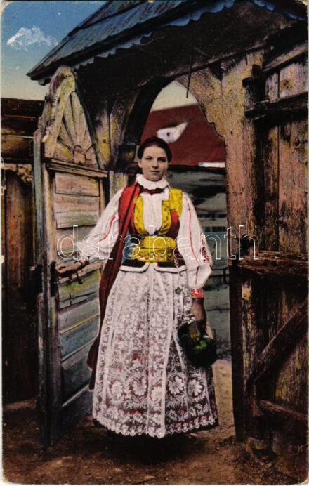 Siebenbürgen / Magyar-székely leány, népviselet / Ungarisches Székler Madchen / folklor (kopott sarkak / worn corners)