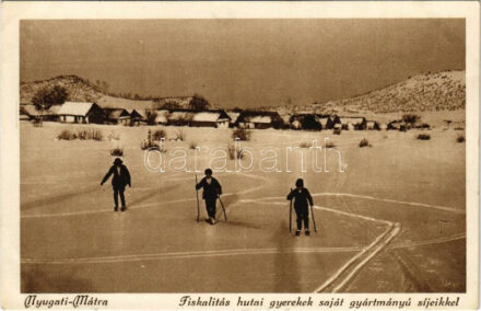 Mátra, Nyugati-Mátra, Fiskalitáshutai gyerekek saját gyártmányú síjeikkel, téli sport. Dr. Vigyázó János felvétele, Turistaság és Alpinizmus kiadása