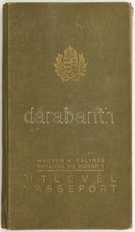 1941 A magyar királyság fényképes útlevele kunszentmártoni születésű gépkocsivezető részére, bejegyzésekkel