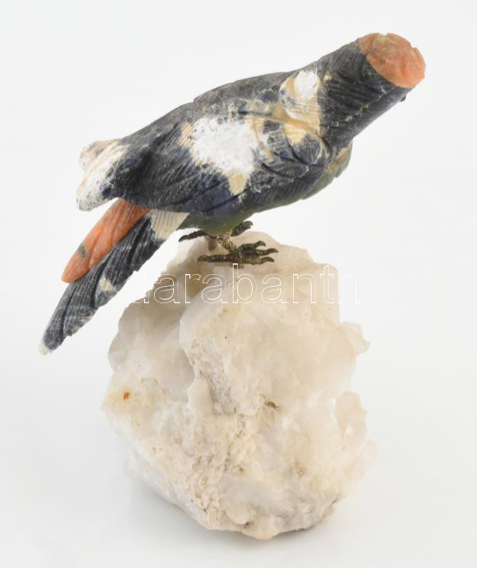 Faragott madár figura, hegyikristály talapzaton. - Image 2