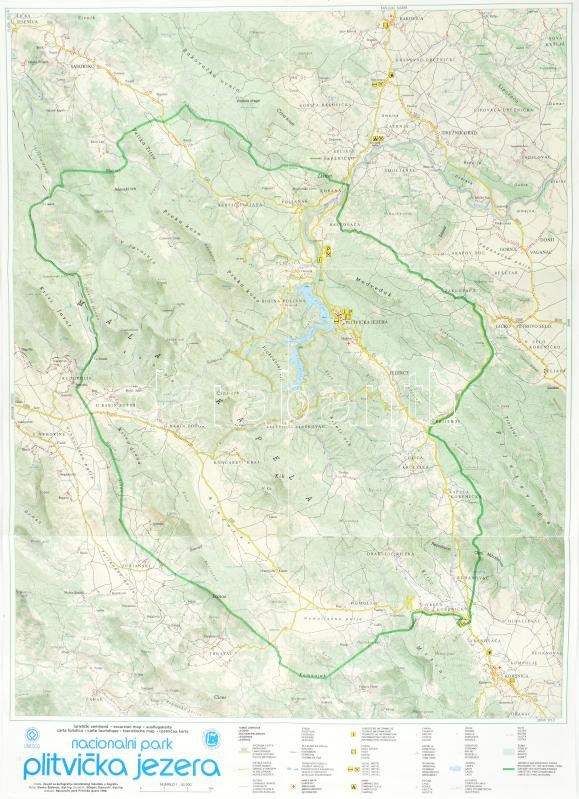 1998 Plitvička jezera / Plitvicei-tavak (Horvátország), kihajtható térkép és többnyelvű tájékoztató, 68x49 cm