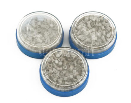 Cca. 600 db légpuska lövedék.