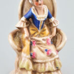 Alt Wien jelzéssel ülő hölgy figura, hibátlan, m: 7 cm