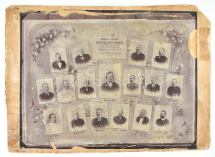 1902 Nátafalussy Kornél premontrei kanonok, kir. tanácsos és nagyváradi tankerületi főigazgató 10. évfordulójára készült tablófotó. Kartonra kasírozott fotó, Kossak József Temesvár, sérült. 31x40 cm.