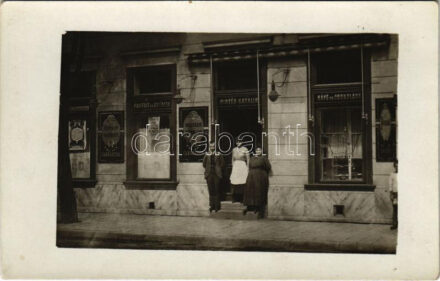 Budapest X. Pintér Katalin cukrászda. Jászberényi út 10. photo