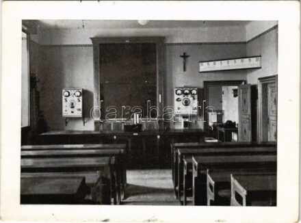 Budapest XI. A Ciszterci Rend Szent Imre gimnáziuma belső, fizikai előadó szoba (fl)