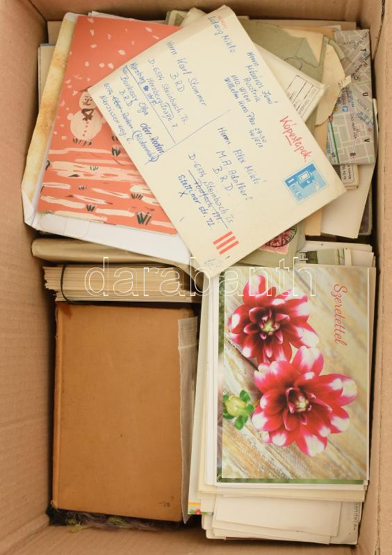 cca 1945-2000 vegyes papírrégiség tétel: MÁV menetrendek, térképek (Magyarország autóbuszhálózata, néhány Budapest, stb.), Magyar Köztársaság útlevél, néhány amatőr tanulmányrajz, stb. Közepes méretű kartondobozban. - Image 2