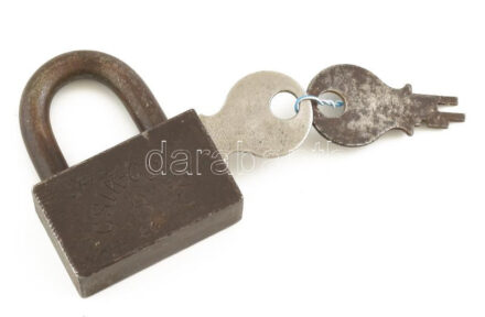 Régi Csikcsuk lakat, 2 kulccsal