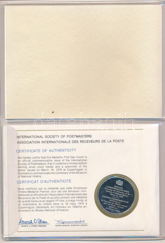 1978. 'Postamesterek Nemzetközi Szövetsége hivatalos emlékérem kiadása 1978 - Dánia' Ag emlékérem érmés borítékban, első napi bélyegzős bélyeggel, holland nyelvű leírással (20g/0.925/39mm) T:PP 1978. 'Internatinal Society of - Image 2