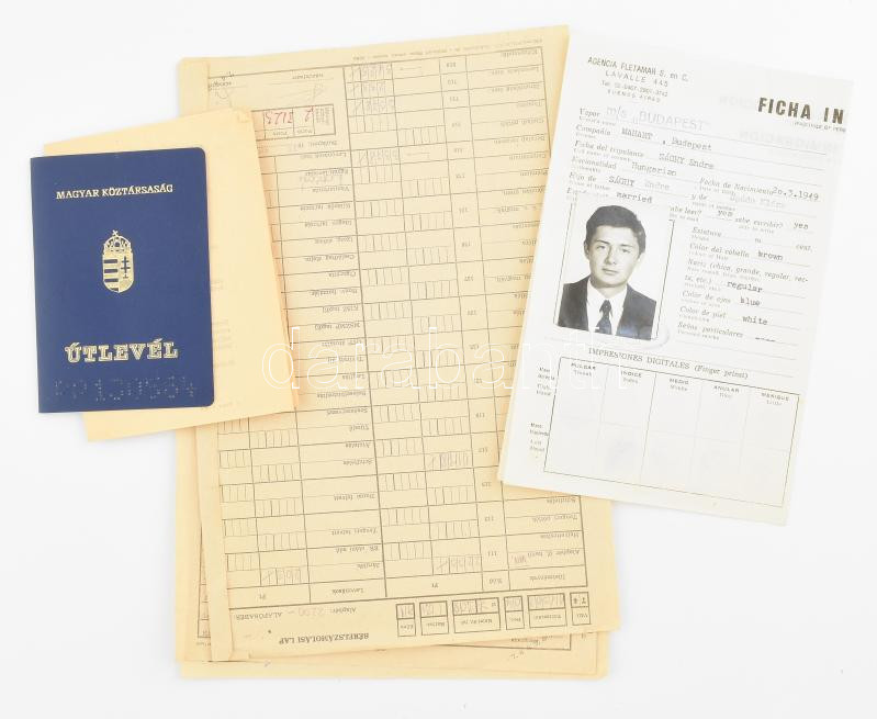 cca 1973-2000 a Mahart 'Budapest' tengerjáró hajó fedélzeti tisztjének okmányai, össz. 10 db