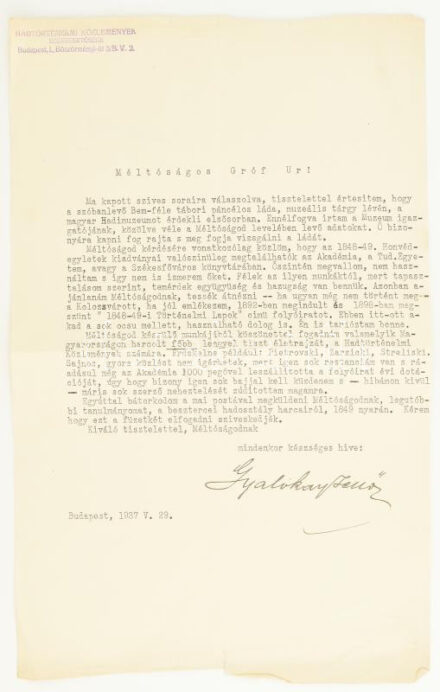1937 Gyalókay Jenő (1874-1945) katonatiszt, hadtörténész levele feltehetően gróf Domszky (Dambsky) Pál (1903-1974) történészhez 1848-as szabadságharc témában, említ egy Bem-féle tábori páncélos ládát valamint kéri egy