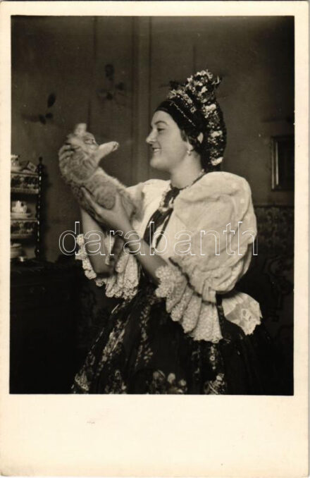 Sárközi népviselet, magyar folklór