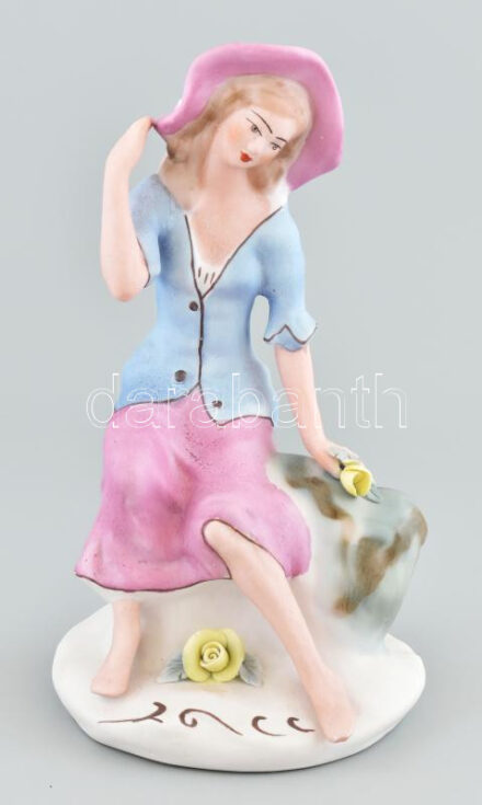 Porcelán nő virággal figura, jelzés nélkül, mázatlan porcelán, kis kopással, m: 25,5 cm