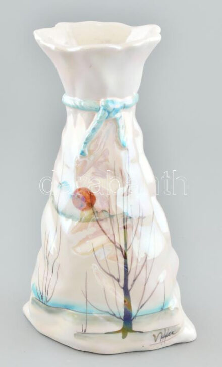 Zsák alakú porcelán váza, tájkép mintával, szignózott, jelzés nélkül, kopással, m: 23,5 cm