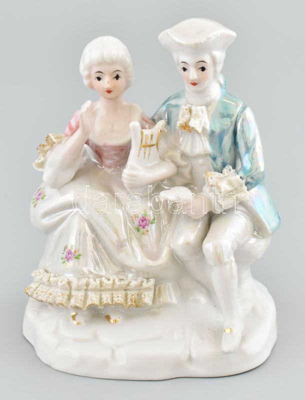 Barokk pár, porcelán, jelzés nélkül, alján kis kopottsággal, m: 14 cm