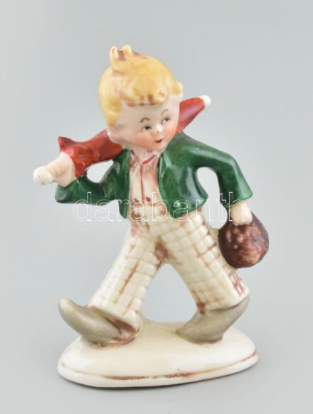 Német esernyős fiú figura, formaszámmal jelzett, hibátlan, m: 10,5 cm