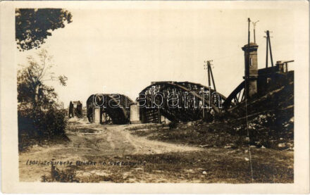 Chernivtsi, Czernowitz, Cernauti, Csernyivci (Bukovina, Bukowina); Zerstörte Brücke / Felrobbantott híd romjai / WWI K.u.K. military, ruins of a blown-up bridge. photo