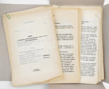 1977 Válogatás 34 szerző nyilvánosságra szánt, de meg nem jelent írásaiból. Összeáll.: Kenedi János. (Szelényi Iván, Ambrus Péter, Szalai Júlia, Hegedűs András és mások írásai). Szamizdat gépirat, több mint 100 oldalon,