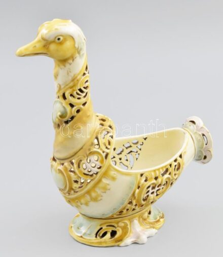 Zsolnay kacsa. Áttört keménycserép. cca 1890. Jelzett, mázrepedésekkel 23 cm