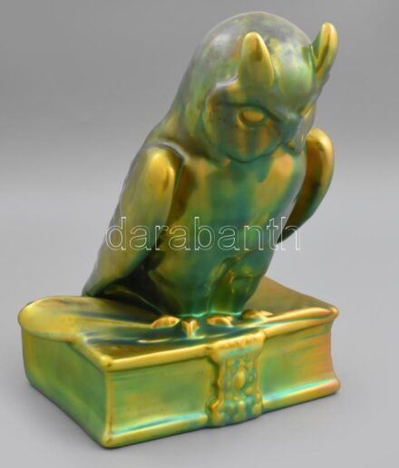 Zsolnay bagoly. Nagy méretű, zöld és aranyló eozinmázakkal festett porcelánfajansz. Kis mázhibával, jelzett: Zsolnay öttornyos márkajelzés. 28,5 cm