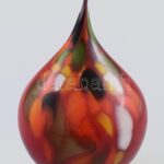 Murano stúdiómunka, anyagában színezett csepp alakú üveg, jelzés nélkül, kis kopással, m: 24,5 cm