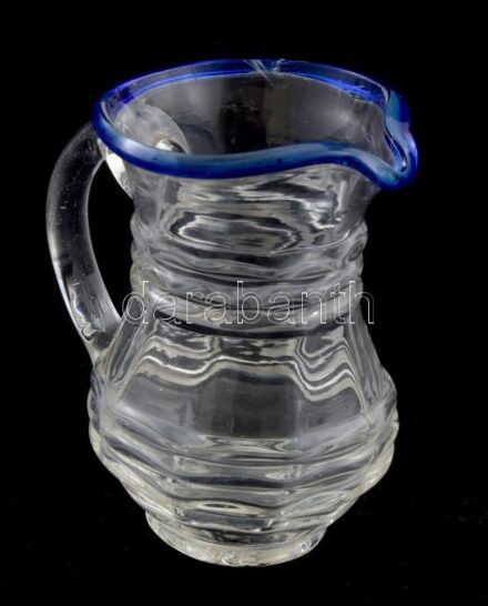 Feketeerdő, XIX. sz. eleje, Hutaüveg keresztelőkancsó, kobaltkék szájperemmel, peremnél lepattanással, m: 9,5 cm