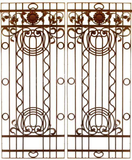 Jungfer Gyula (1841-1908) műlakatos, díszműkovács, vasárugyáros: 2 db szecessziós rács, kovácsoltvas, szép állapotban, homokfúvás után alapozófestékkel kezelve. 152x63 cm / Kizárólag személyes átvétel!!!