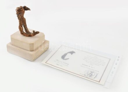 Salvador Dalí (1904-1989): A győzelem angyala. Bronz, jelzett, számozott (709), kő talapzaton. m: 116 cm (talapzat nélkül). Tanúsítvánnyal / Salvador Dalí (1904-1989): Angel of victory. Bronze, signed, numbered (709). Height: 116 cm. With certificate of
