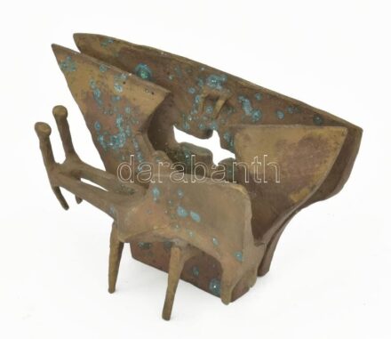 Bors István (1938-2003): Pieta. Bronz, jelzés nélkül, kopásnyomokkal, m: 8 cm, h: 14,5 cm. Irodalom: Géger Melinda: Archaizmusok. Bors István szobrászművész letéti hagyatéka a Rippl-Rónai Múzeumban. A Kaposvári Rippl-Rónai Múzeum Közleményei. 01: 315-332.