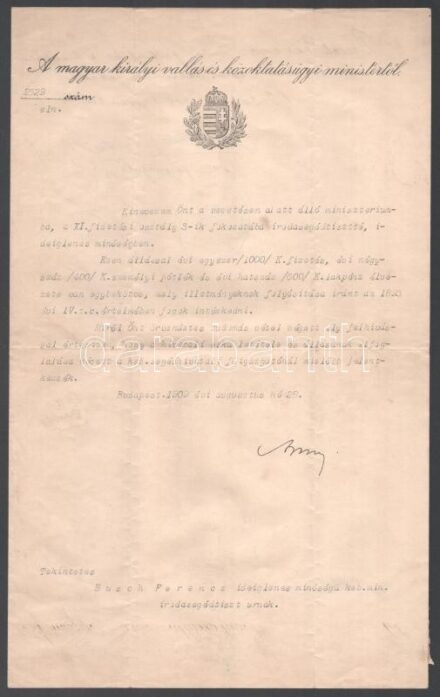 1909 Apponyi Albert (1846-1933) vallás- és közoktatásügyi miniszter (2. Wekerle-kormány, 1906. április 8. - 1910. január 17.), politikus, országgyűlési képviselő aláírása egy kinevezésen, a vallás- és közoktatásügyi miniszter fejléces papírján, 1909. aug.