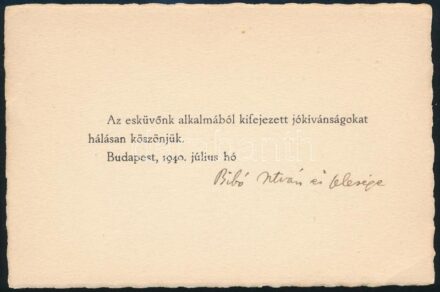 1940 Bibó István (1911-1979) politikus, tudós és felesége, Ravasz Piroska (1909-1979) esküvőjükre kapott jókívánságot megköszönő kártyája, rajta Bibó István autográf köszönő sorai és aláírása 16x10 cm