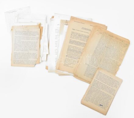 1955-56 Vas Zoltán (1903-1983) író 56-os államminiszter, forradalom előtti és alatti irat hagyatéka. Parlamenti felszólalások, cikkek, Petőfi-kör sajtóvita eredeti jegyzőkönyv, Gerő ernőnek címzett kritizáló felszólalások, recenziók, stb. Gépelt anyag, so