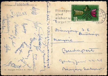 1954.VII.4. Az Aranycsapat tagjai által aláírt képeslap a svájci világbajnokság döntőjéről (NSZK-Magyarország 3-2), rajta: Puskás Ferenc, Buzánszky Jenő, Kocsis Sándor, Grosics Gyula, Hidegkuti Nándor, Lantos Mihály, Loránt Gyula, Bozsik József, Czibor Zo