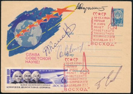 Szergej Pavlovics Koroljov (1907-1966) szovjet rakétamérnök, a Szovjetunió rakétafejlesztéseinek egyik fő irányítója, a Szputnyik-1, a világ első műholdjának és a Vosztok-1, a világ első űrhajósát szállító űrhajójának tervezője; valamint Konsztantyin