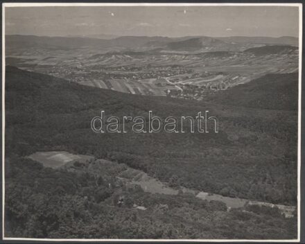 cca 1935 Kinszki Imre (1901-1945) budapesti fotóművész hagyatékából pecséttel jelzett, nagyméretű vintage fotóművészeti alkotás (Tájkép), 23,5x30 cm