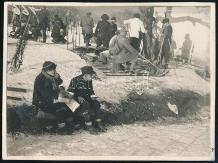 cca 1931 Kinszki Imre (1901-1945) budapesti fotóművész hagyatékából jelzés nélküli vintage fotó (ez a szerző 802. sz. felvétele), 6,5x8,5 cm