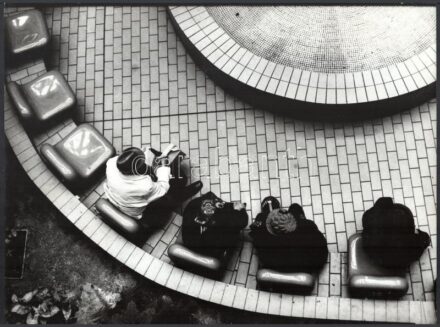 cca 1978 Losonci Pál budapesti fotóművész ,,Sugár" című vintage fotóművészeti alkotása, feliratozva, ezüst zselatinos fotópapíron, 30x40 cm