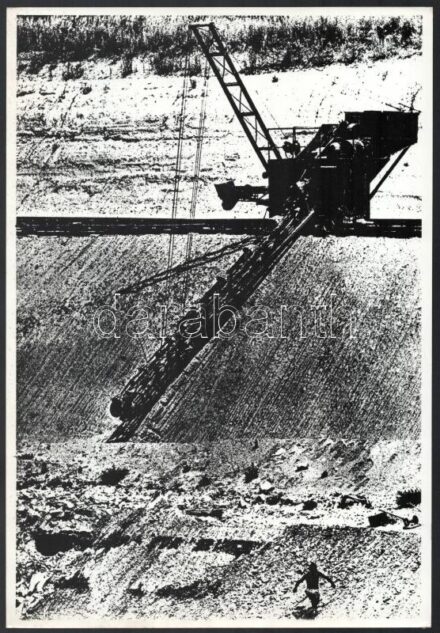 cca 1979 Magyar Alfréd budapesti fotóművész feliratozott, vintage fotóművészeti alkotása (Agyagbánya), ezüst zselatinos fotópapíron, 40x27,5 cm