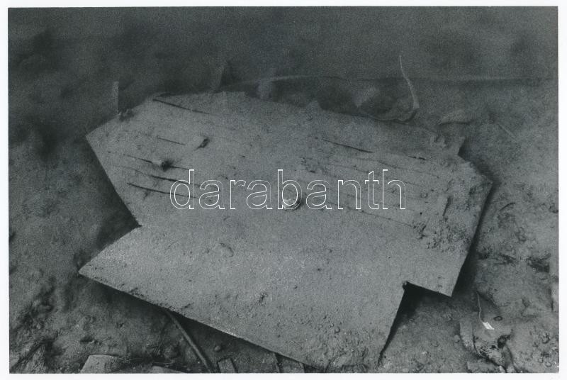 cca 1996 Ujvári Gábor soproni fotóművész feliratozott, vintage fotóművészeti alkotása (publikálva a néhai Fotó 1996/7. számában), ezüst zselatinos fotópapíron, 18x24 cm