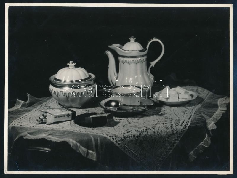 cca 1940 Szabó Gyula ,,Csendélet" című, feliratozott, vintage fotóművészeti alkotása, ezüst zselatinos fotópapíron, 17,5x23,3 cm