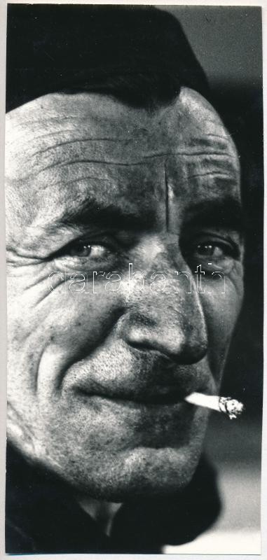 1970 Dömötör László móri fotóművész pecsétjével jelzett, vintage fotóművészeti alkotás, ezüst zselatinos fotópapíron, a kép a Népművelési Intézet által, Dunaújvárosban megrendezett fotós alkotótelep (eredeti fotókat tartalmazó) albumából származik, 24,4x1