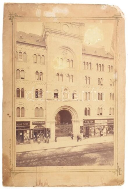 1910 Budapest VIII. Rákóczi út, Luther udvar, kartonra kasírozott fotó Klösz György műterméből, sérült karton, 35,5×24,5 cm